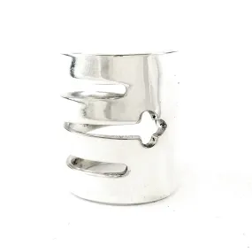 Queen Bess II Salad Fork Ring